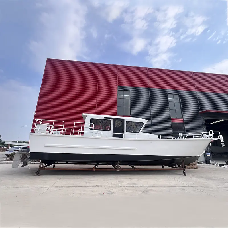 13.8m kapal jelajah