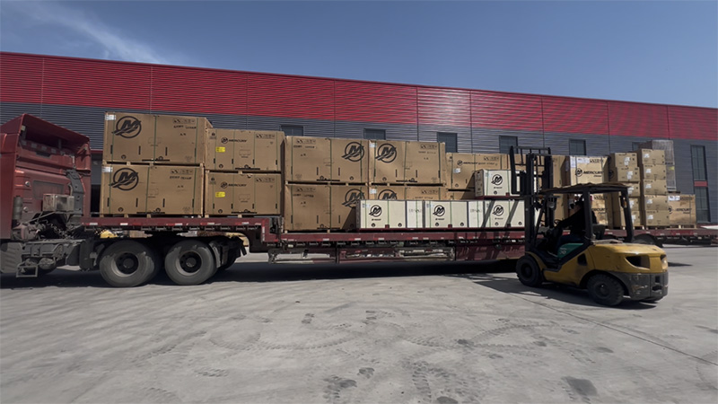 Dua truk mesin merkuri impor telah tiba di Lawada® Company!
