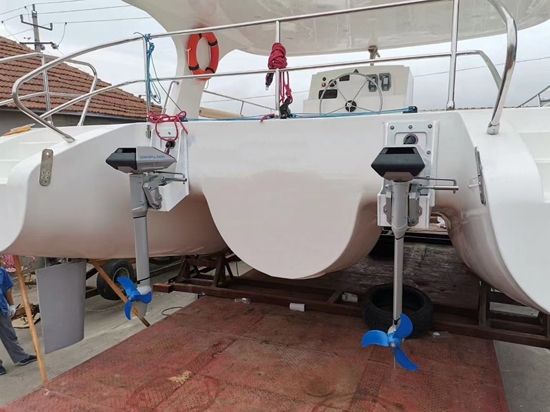 Katamaran layar Lawada® 10,28 m dengan motor listrik: Mengintegrasikan keberlanjutan dan efektivitas biaya secara sempurna