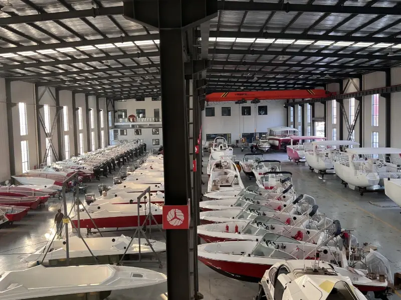 Kapal pesiar Lawada® akan mengirimkan 42 set speed boat yang dibuat khusus, yang dirancang khusus untuk kondisi perairan pegunungan BIJIA.