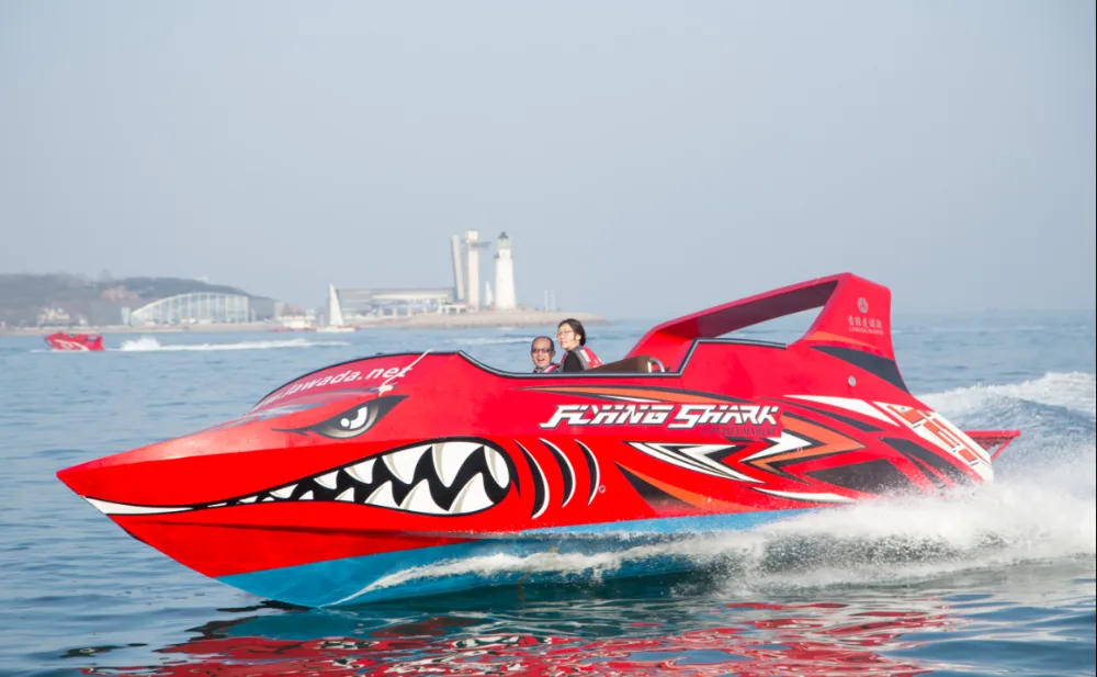 Apa kelebihan unik yang dimiliki jet boat dibandingkan speed boat biasa