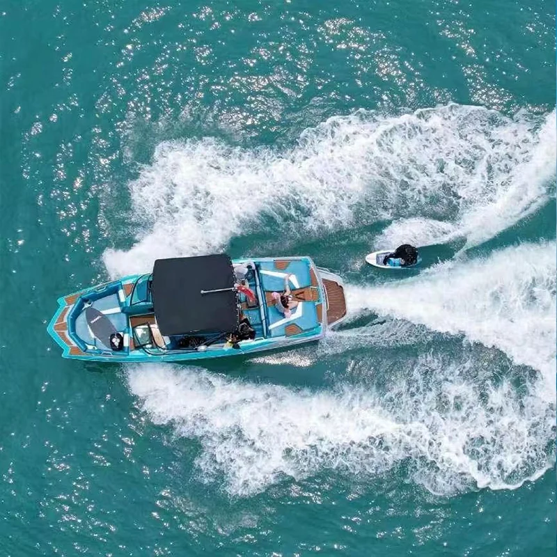 Perahu khusus selancar 24 kaki